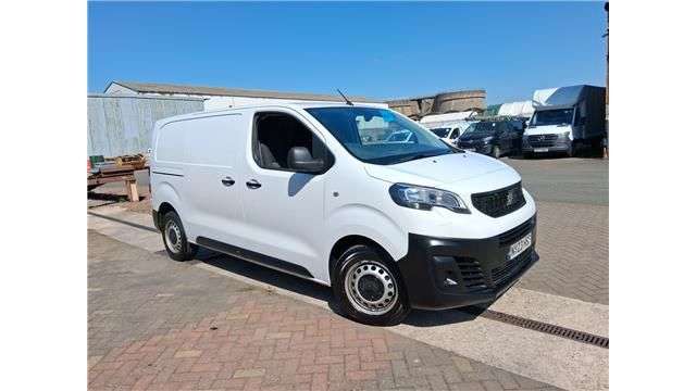 A 2023 PEUGEOT EXPERT White 2.0 BlueHDi 1400 Professional+ MWB Van, 30,300 miles, Euro 6, 6-Speed A 2023 PEUGEOT EXPERT White 2.0 BlueHDi 1400 Professional+ MWB Van, 30,300 miles, Euro 6, 6-Speed