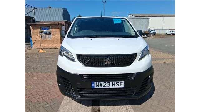A 2023 PEUGEOT EXPERT White 2.0 BlueHDi 1400 Professional+ MWB Van, 30,300 miles, Euro 6, 6-Speed A 2023 PEUGEOT EXPERT White 2.0 BlueHDi 1400 Professional+ MWB Van, 30,300 miles, Euro 6, 6-Speed