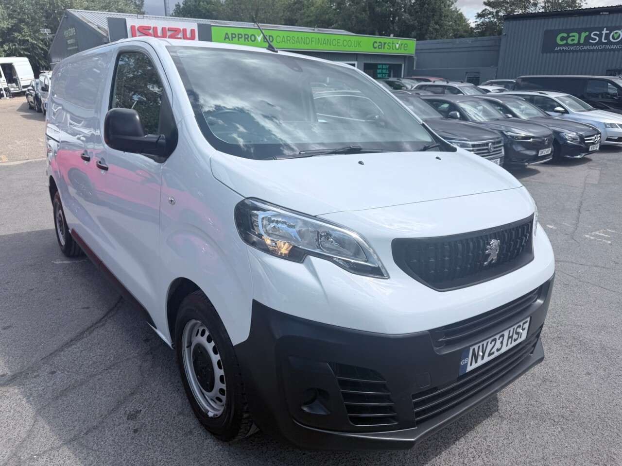 A 2023 PEUGEOT EXPERT White 2.0 BlueHDi 1400 Professional+ MWB Van, 30,300 miles, Euro 6, 6-Speed A 2023 PEUGEOT EXPERT White 2.0 BlueHDi 1400 Professional+ MWB Van, 30,300 miles, Euro 6, 6-Speed