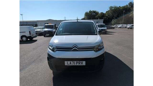 A 2022 CITROEN BERLINGO White 1.5 BlueHDi Enterprise M Pro SWB Van, 38,300 miles, Euro 6, 6-Speed m A 2022 CITROEN BERLINGO White 1.5 BlueHDi Enterprise M Pro SWB Van, 38,300 miles, Euro 6, 6-Speed m