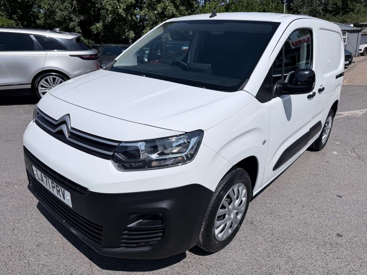A 2022 CITROEN BERLINGO White 1.5 BlueHDi Enterprise M Pro SWB Van, 38,300 miles, Euro 6, 6-Speed m A 2022 CITROEN BERLINGO White 1.5 BlueHDi Enterprise M Pro SWB Van, 38,300 miles, Euro 6, 6-Speed m