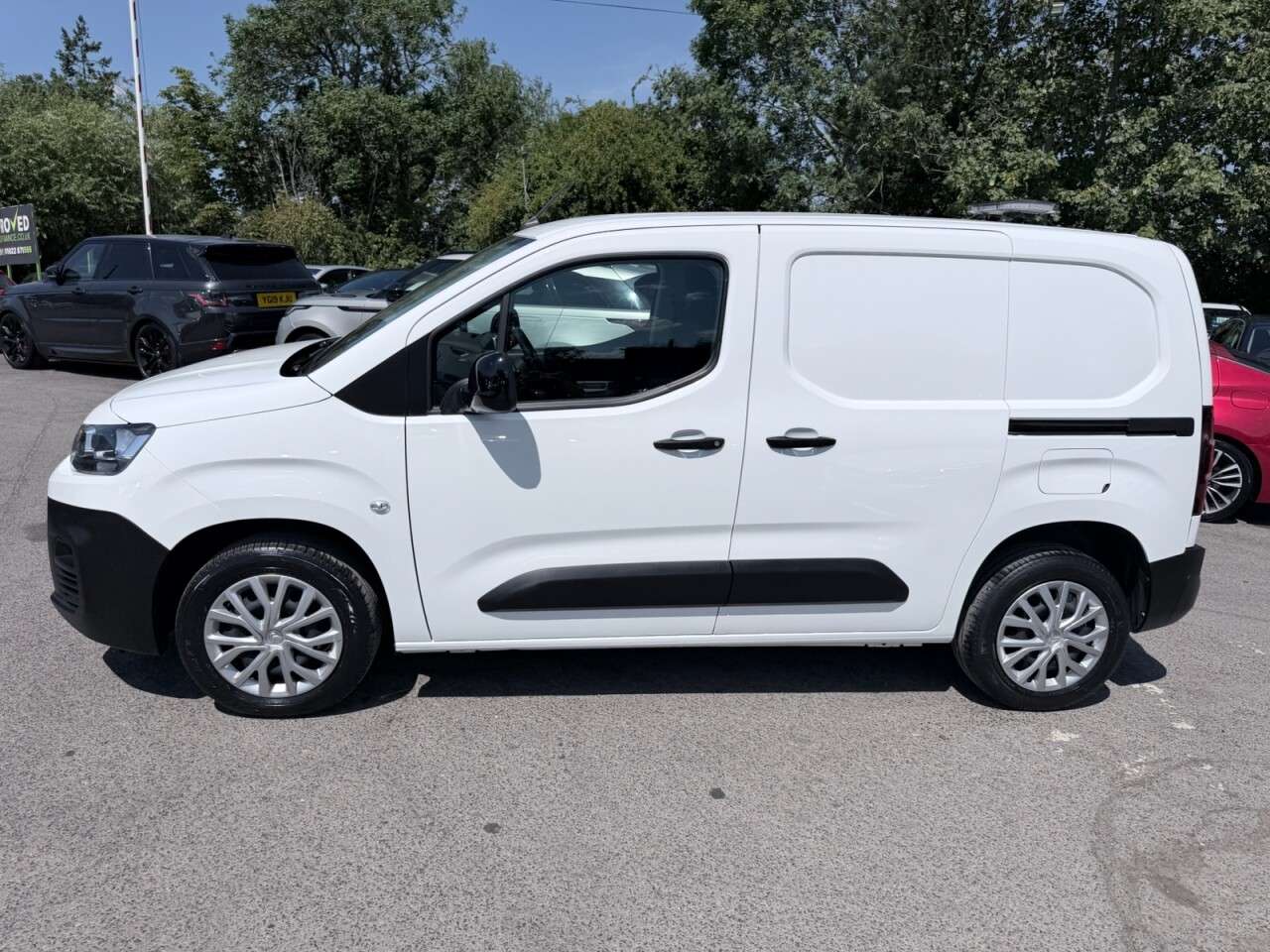 A 2022 CITROEN BERLINGO White 1.5 BlueHDi Enterprise M Pro SWB Van, 38,300 miles, Euro 6, 6-Speed m A 2022 CITROEN BERLINGO White 1.5 BlueHDi Enterprise M Pro SWB Van, 38,300 miles, Euro 6, 6-Speed m