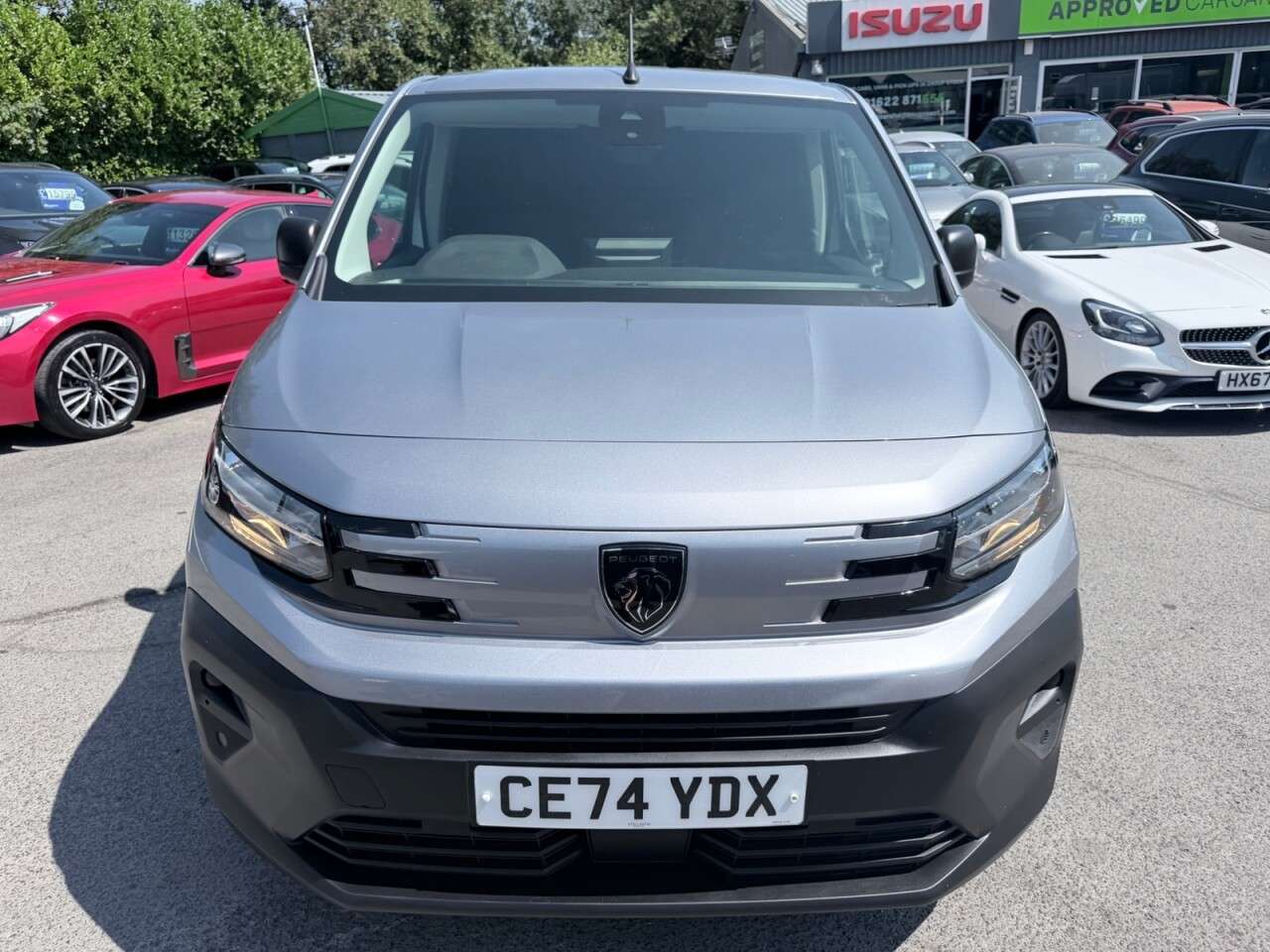 A 2024 PEUGEOT PARTNER Grey 1.5 BlueHDi 1000 Professional SWB Van, 23,400 miles, Euro 6, 6-Speed m A 2024 PEUGEOT PARTNER Grey 1.5 BlueHDi 1000 Professional SWB Van, 23,400 miles, Euro 6, 6-Speed m