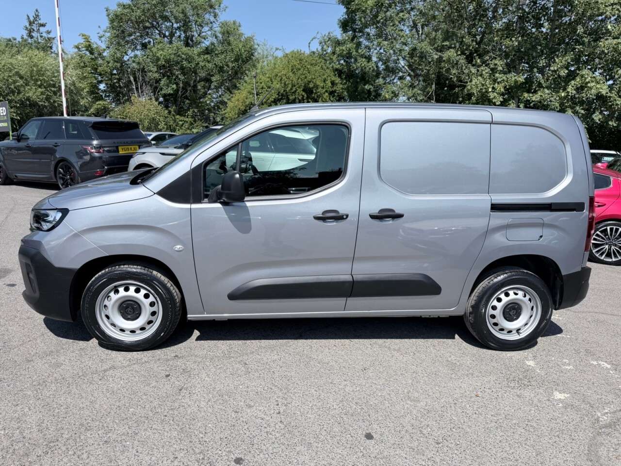 A 2024 PEUGEOT PARTNER Grey 1.5 BlueHDi 1000 Professional SWB Van, 23,400 miles, Euro 6, 6-Speed m A 2024 PEUGEOT PARTNER Grey 1.5 BlueHDi 1000 Professional SWB Van, 23,400 miles, Euro 6, 6-Speed m