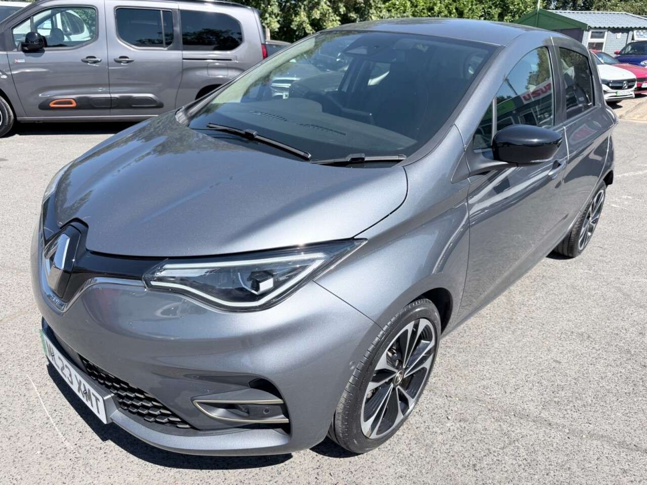 A 2023 RENAULT ZOE Grey R135 EV50 Iconic, 28,700 miles, EV, Automatic, Sat nav, Heated seats, A 2023 RENAULT ZOE Grey R135 EV50 Iconic, 28,700 miles, EV, Automatic, Sat nav, Heated seats,