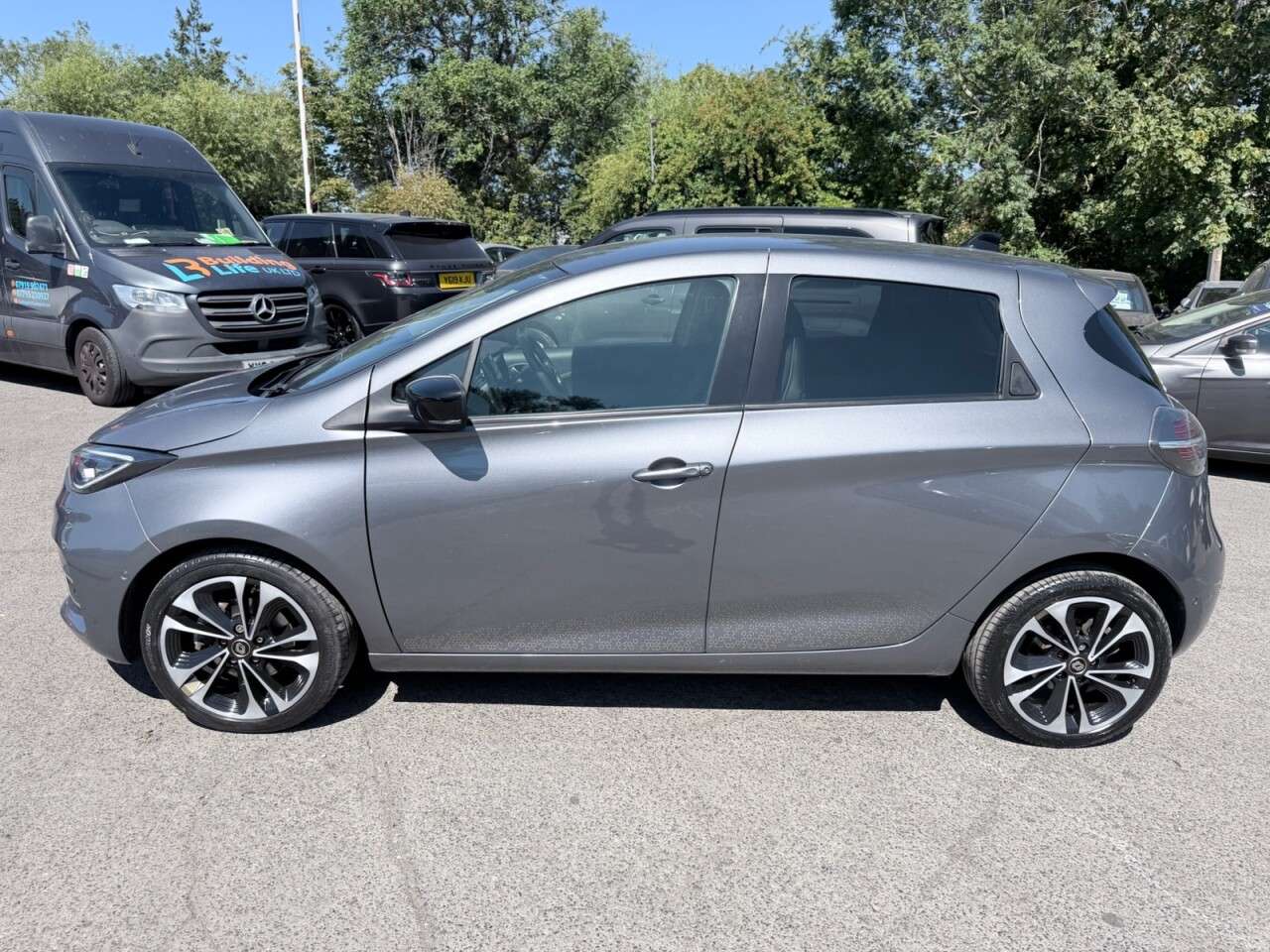 A 2023 RENAULT ZOE Grey R135 EV50 Iconic, 28,700 miles, EV, Automatic, Sat nav, Heated seats, A 2023 RENAULT ZOE Grey R135 EV50 Iconic, 28,700 miles, EV, Automatic, Sat nav, Heated seats,