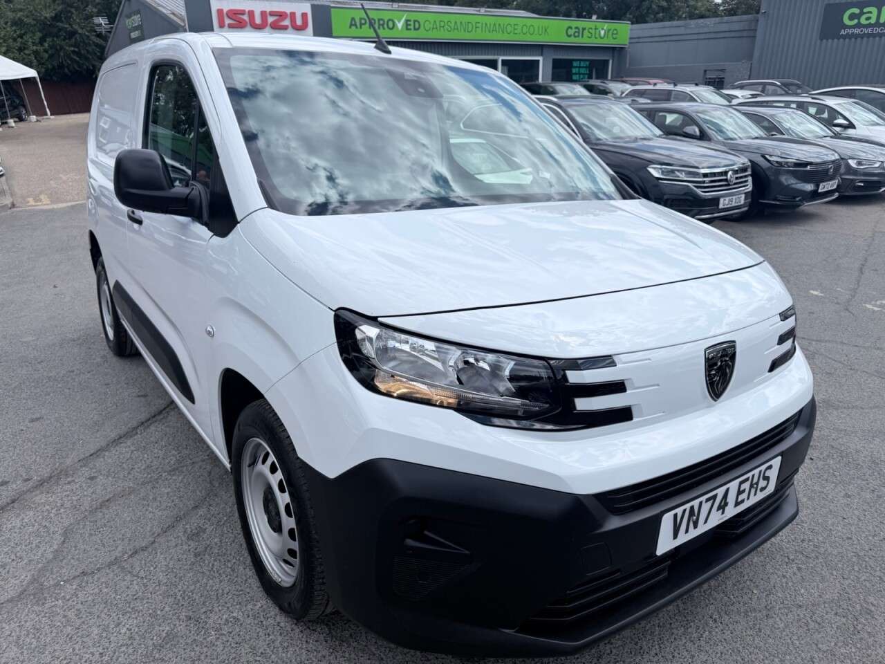 A 2024 PEUGEOT PARTNER White 1.5 BlueHDi 1000 Professional SWB Van, 11,800 miles, Euro 6, 6-Speed A 2024 PEUGEOT PARTNER White 1.5 BlueHDi 1000 Professional SWB Van, 11,800 miles, Euro 6, 6-Speed