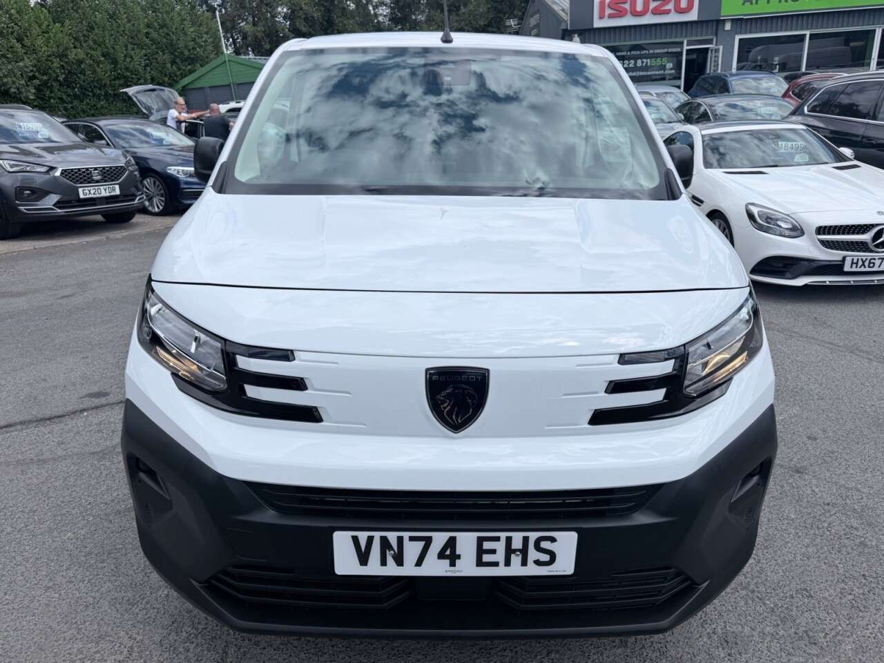 A 2024 PEUGEOT PARTNER White 1.5 BlueHDi 1000 Professional SWB Van, 11,800 miles, Euro 6, 6-Speed A 2024 PEUGEOT PARTNER White 1.5 BlueHDi 1000 Professional SWB Van, 11,800 miles, Euro 6, 6-Speed
