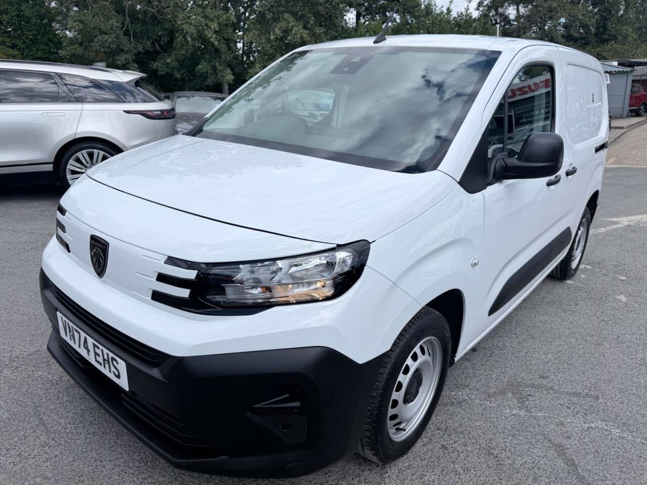 A 2024 PEUGEOT PARTNER White 1.5 BlueHDi 1000 Professional SWB Van, 11,800 miles, Euro 6, 6-Speed A 2024 PEUGEOT PARTNER White 1.5 BlueHDi 1000 Professional SWB Van, 11,800 miles, Euro 6, 6-Speed