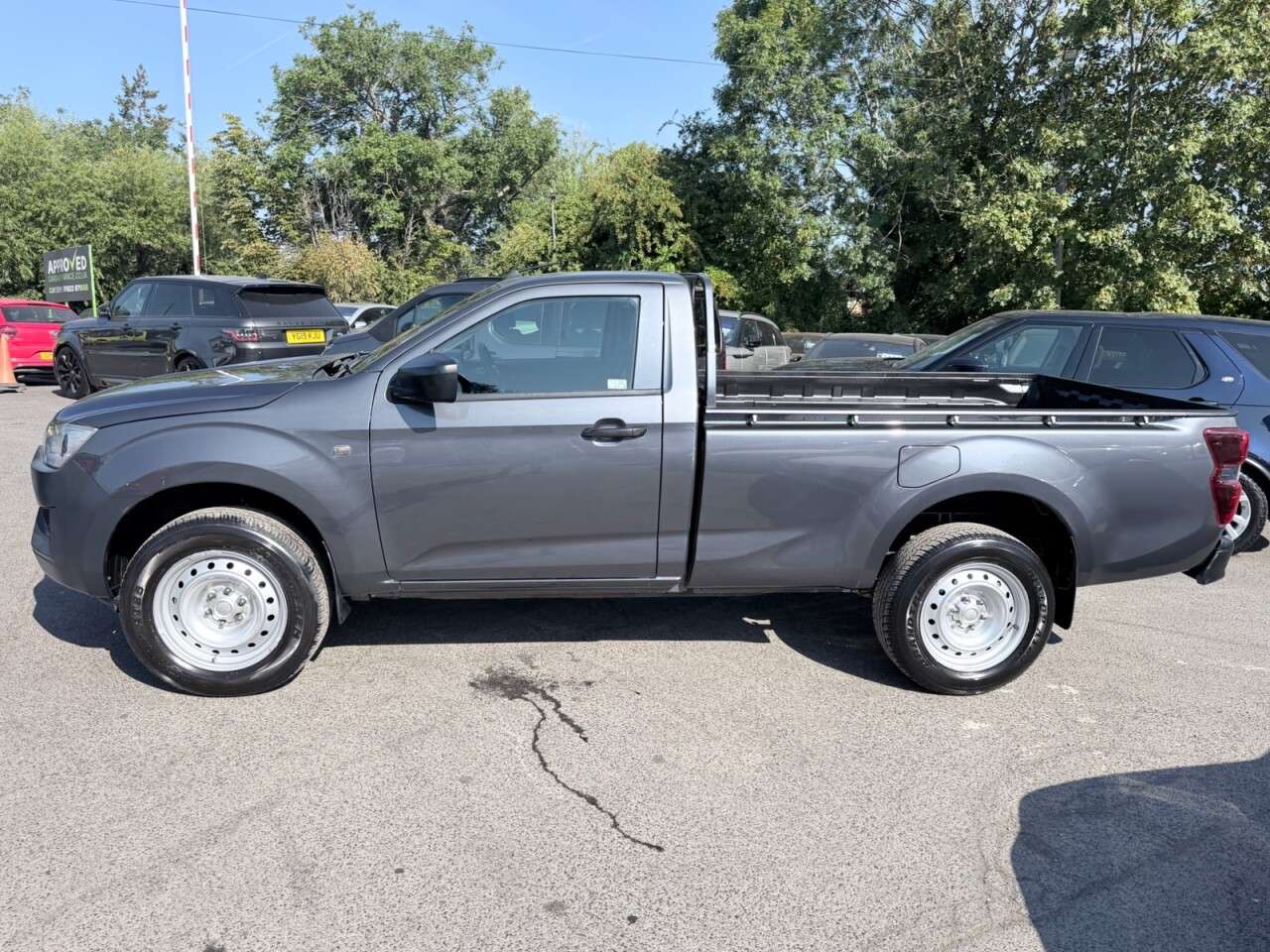 A 2021 ISUZU D-MAX Grey 1.9 TD Utility Single Cab Pickup, 122,800 miles, Euro 6, 6-Speed manua A 2021 ISUZU D-MAX Grey 1.9 TD Utility Single Cab Pickup, 122,800 miles, Euro 6, 6-Speed manua