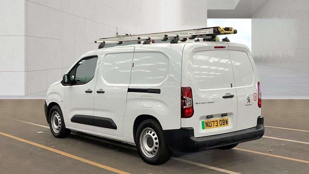 A 2023 PEUGEOT E-PARTNER White 750 50kWh Professional+ LWB Van, 18,100 miles, EV, Automatic, CarPlay A 2023 PEUGEOT E-PARTNER White 750 50kWh Professional+ LWB Van, 18,100 miles, EV, Automatic, CarPlay