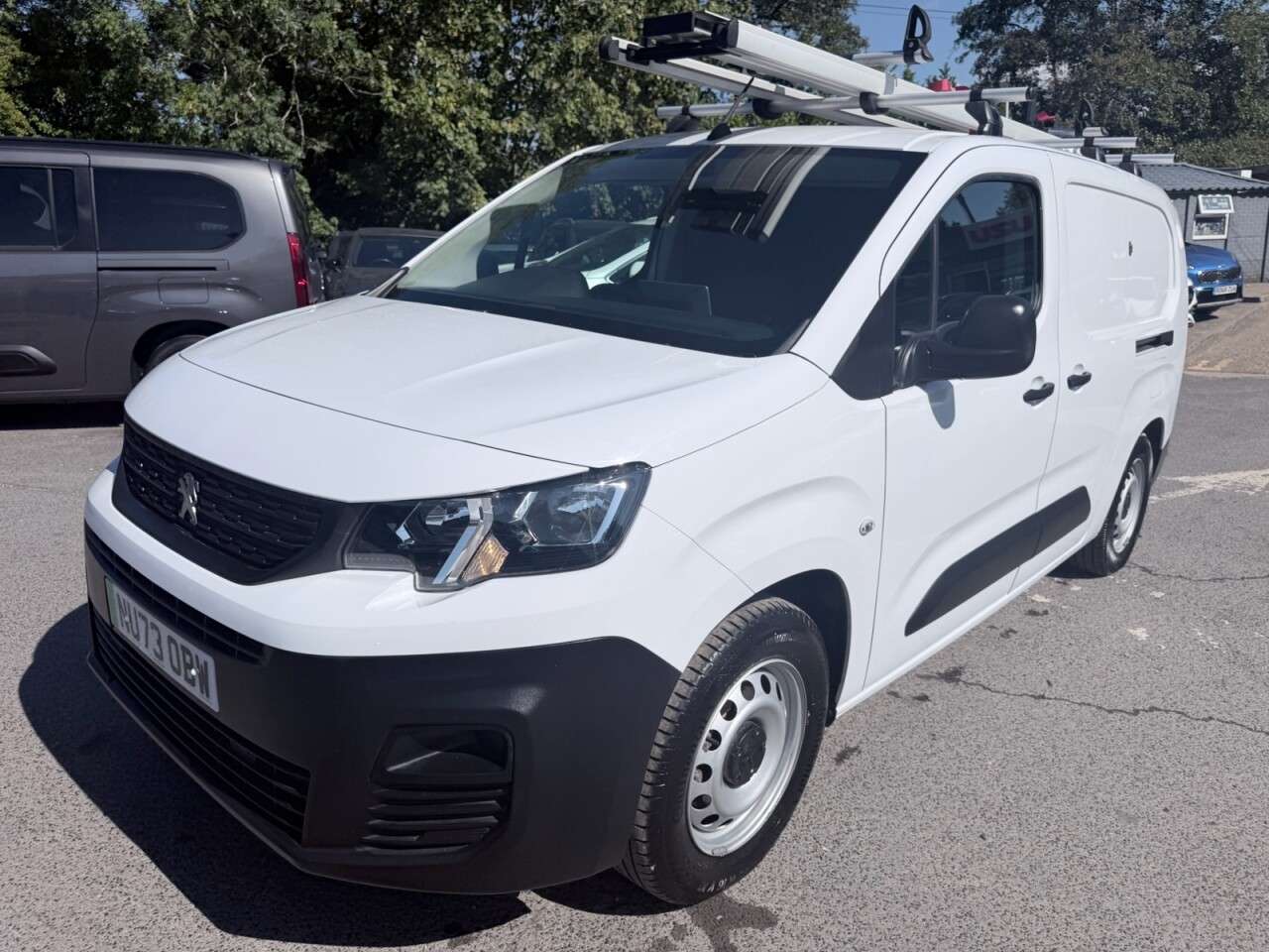A 2023 PEUGEOT E-PARTNER White 750 50kWh Professional+ LWB Van, 18,100 miles, EV, Automatic, CarPlay A 2023 PEUGEOT E-PARTNER White 750 50kWh Professional+ LWB Van, 18,100 miles, EV, Automatic, CarPlay