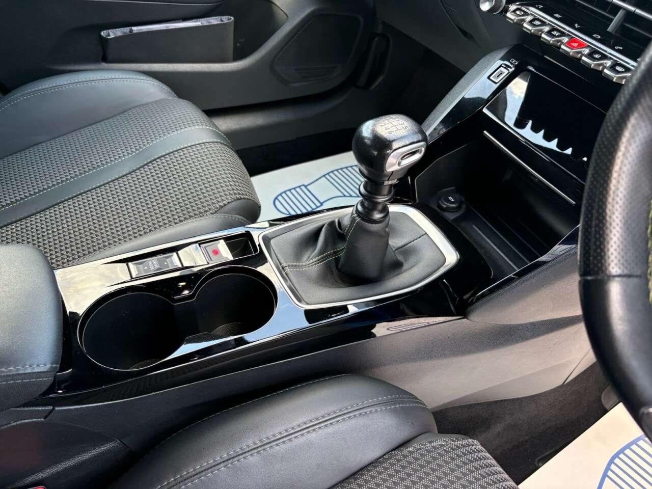 2022 PEUGEOT 208 2022 PEUGEOT 208