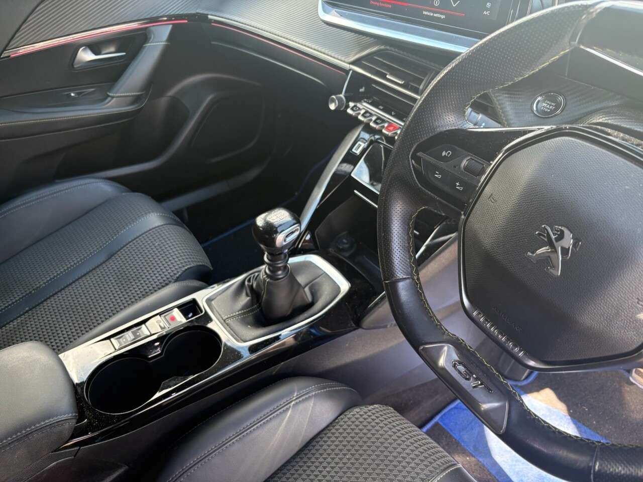 2021 PEUGEOT 2008 2021 PEUGEOT 2008