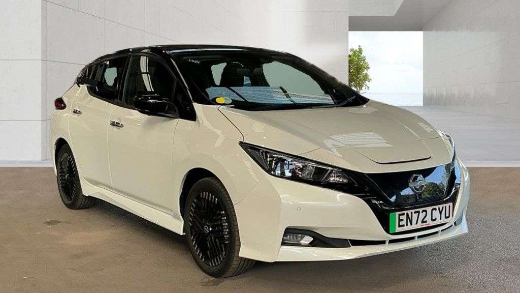 A 2022 NISSAN LEAF White 39kWh N-Connecta EV, 12,988 miles, Automatic, 360° camera, heated sea A 2022 NISSAN LEAF White 39kWh N-Connecta EV, 12,988 miles, Automatic, 360° camera, heated sea