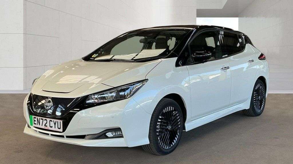 A 2022 NISSAN LEAF White 39kWh N-Connecta EV, 12,988 miles, Automatic, 360° camera, heated sea A 2022 NISSAN LEAF White 39kWh N-Connecta EV, 12,988 miles, Automatic, 360° camera, heated sea