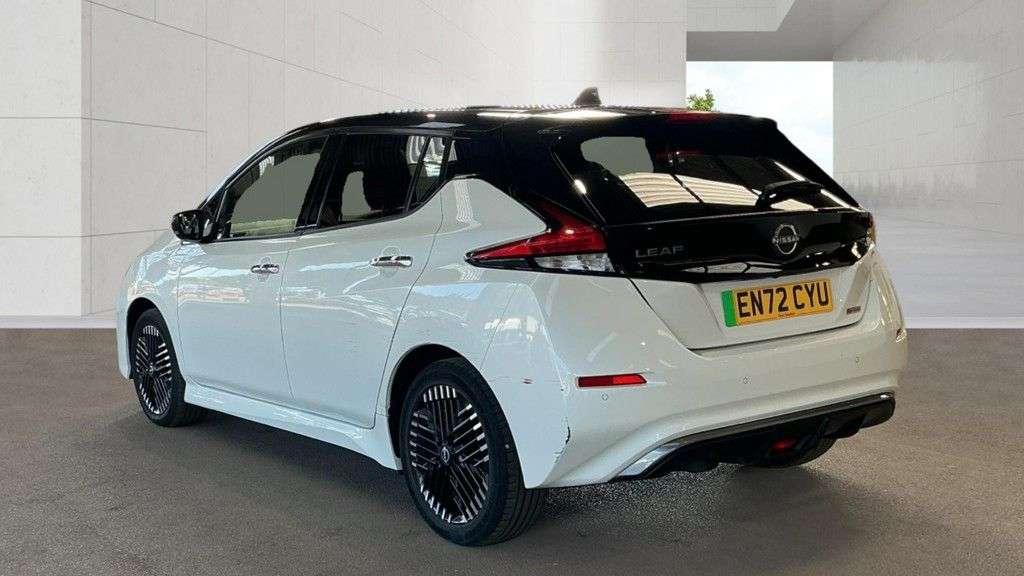 A 2022 NISSAN LEAF White 39kWh N-Connecta EV, 12,988 miles, Automatic, 360° camera, heated sea A 2022 NISSAN LEAF White 39kWh N-Connecta EV, 12,988 miles, Automatic, 360° camera, heated sea