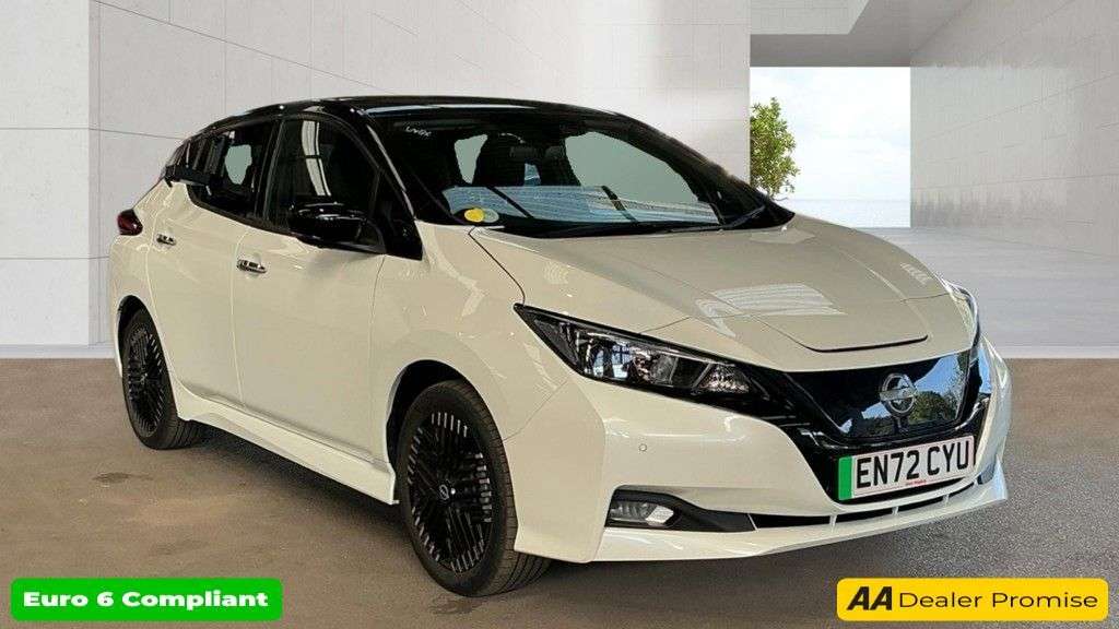 A 2022 NISSAN LEAF White 39kWh N-Connecta EV, 12,988 miles, Automatic, 360° camera, heated sea A 2022 NISSAN LEAF White 39kWh N-Connecta EV, 12,988 miles, Automatic, 360° camera, heated sea