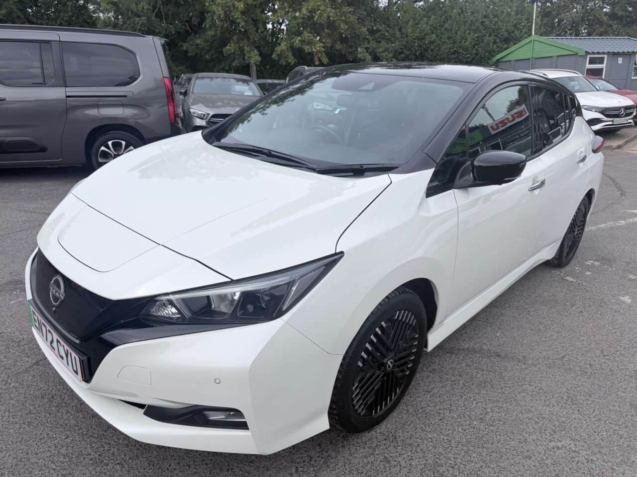 A 2022 NISSAN LEAF White 39kWh N-Connecta EV, 12,988 miles, Automatic, 360° camera, heated sea A 2022 NISSAN LEAF White 39kWh N-Connecta EV, 12,988 miles, Automatic, 360° camera, heated sea