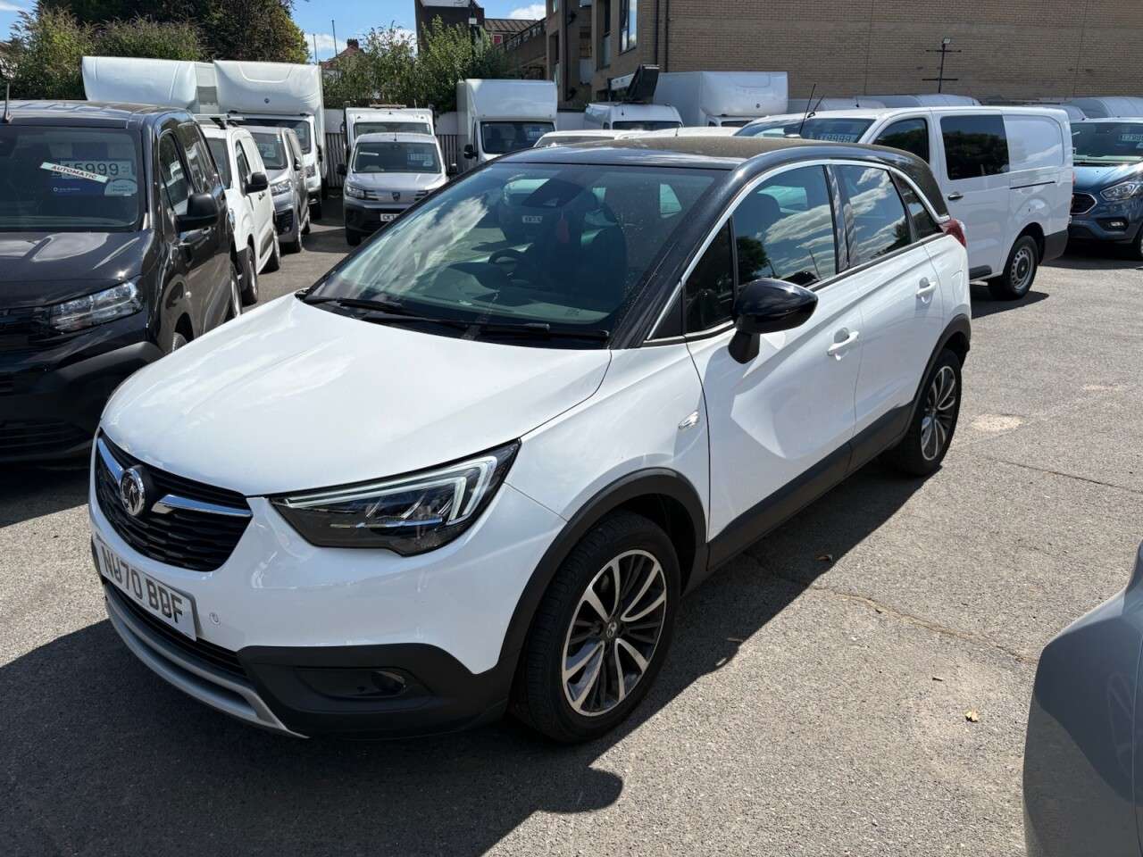 A 2020 VAUXHALL CROSSLAND X White 1.2 Turbo Elite Nav SUV, 25,500 miles, Euro 6, Automatic, Sat nav, Ca A 2020 VAUXHALL CROSSLAND X White 1.2 Turbo Elite Nav SUV, 25,500 miles, Euro 6, Automatic, Sat nav, Ca