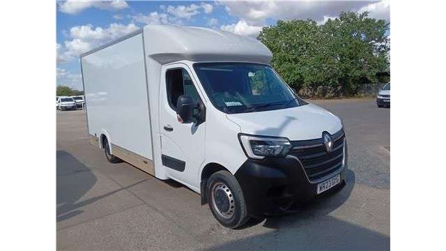 A 2023 RENAULT MASTER White 2.3 dCi Low Loader Luton, 84,200 miles, Euro 6, 6-Speed manual, Bluet A 2023 RENAULT MASTER White 2.3 dCi Low Loader Luton, 84,200 miles, Euro 6, 6-Speed manual, Bluet