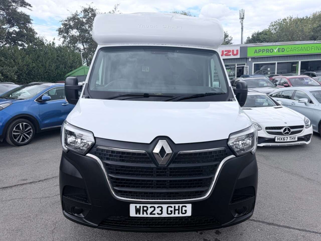 A 2023 RENAULT MASTER White 2.3 dCi Low Loader Luton, 84,200 miles, Euro 6, 6-Speed manual, Bluet A 2023 RENAULT MASTER White 2.3 dCi Low Loader Luton, 84,200 miles, Euro 6, 6-Speed manual, Bluet