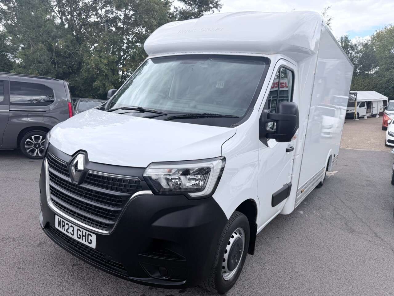 A 2023 RENAULT MASTER White 2.3 dCi Low Loader Luton, 84,200 miles, Euro 6, 6-Speed manual, Bluet A 2023 RENAULT MASTER White 2.3 dCi Low Loader Luton, 84,200 miles, Euro 6, 6-Speed manual, Bluet