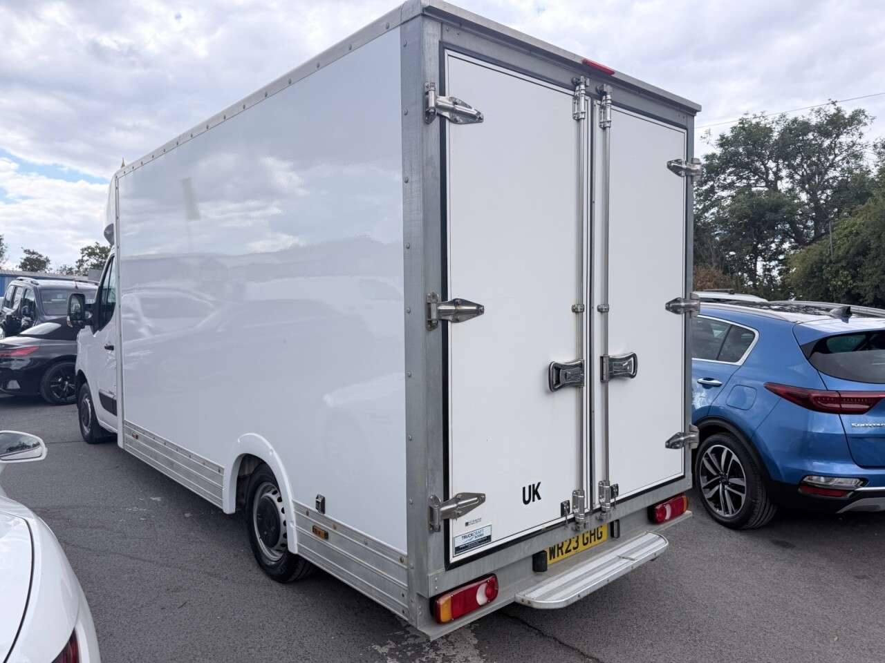 A 2023 RENAULT MASTER White 2.3 dCi Low Loader Luton, 84,200 miles, Euro 6, 6-Speed manual, Bluet A 2023 RENAULT MASTER White 2.3 dCi Low Loader Luton, 84,200 miles, Euro 6, 6-Speed manual, Bluet