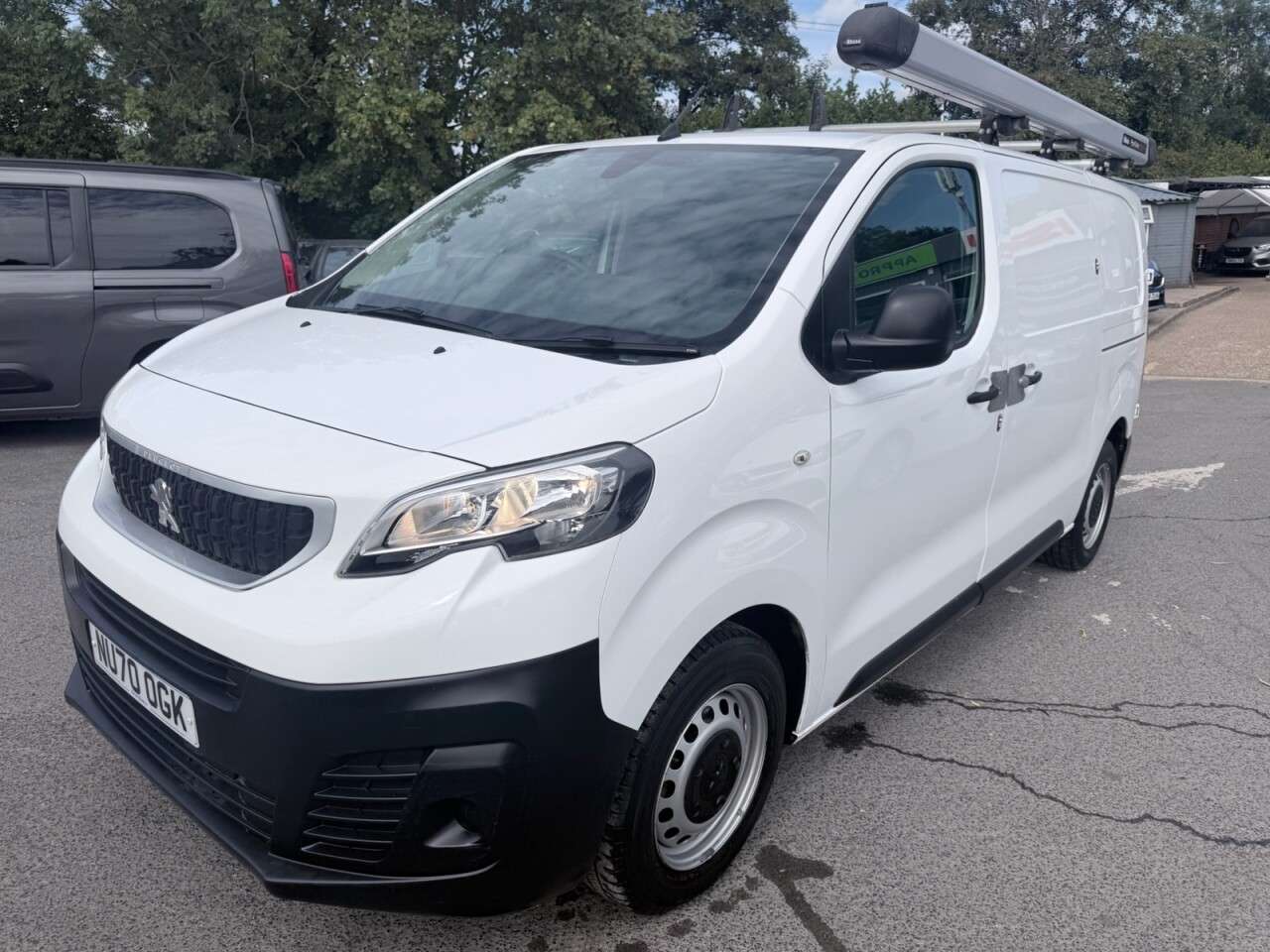 A 2020 PEUGEOT EXPERT White 2.0 BlueHDi 1400 Professional MWB Van, 49,100 miles, Euro 6, 6-Speed A 2020 PEUGEOT EXPERT White 2.0 BlueHDi 1400 Professional MWB Van, 49,100 miles, Euro 6, 6-Speed