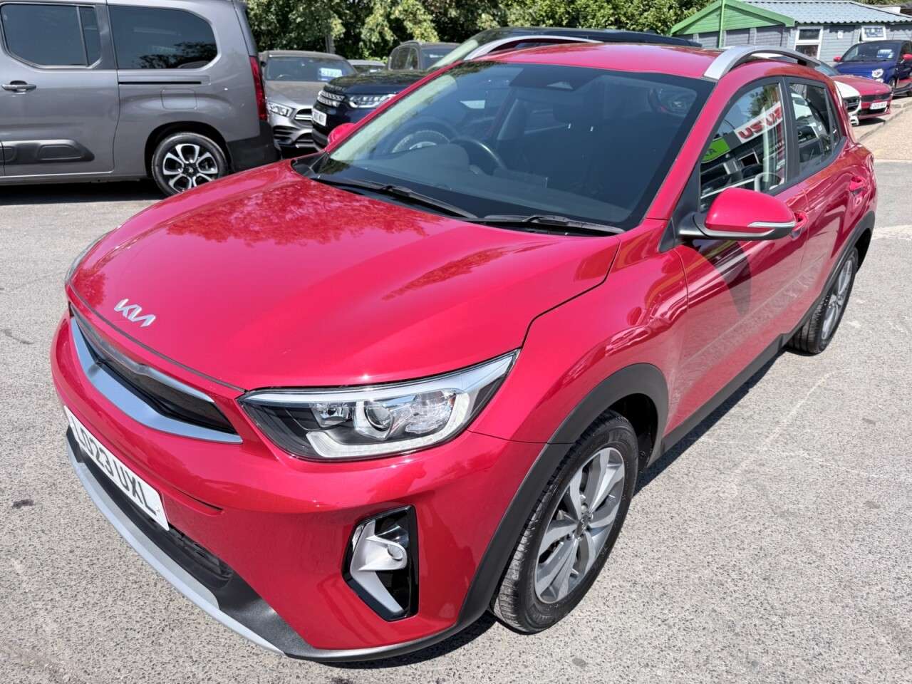 A 2023 KIA STONIC Red 1.0 T-GDi 2 SUV, 23,200 miles, Euro 6, Automatic, CarPlay/Android Auto, A 2023 KIA STONIC Red 1.0 T-GDi 2 SUV, 23,200 miles, Euro 6, Automatic, CarPlay/Android Auto,