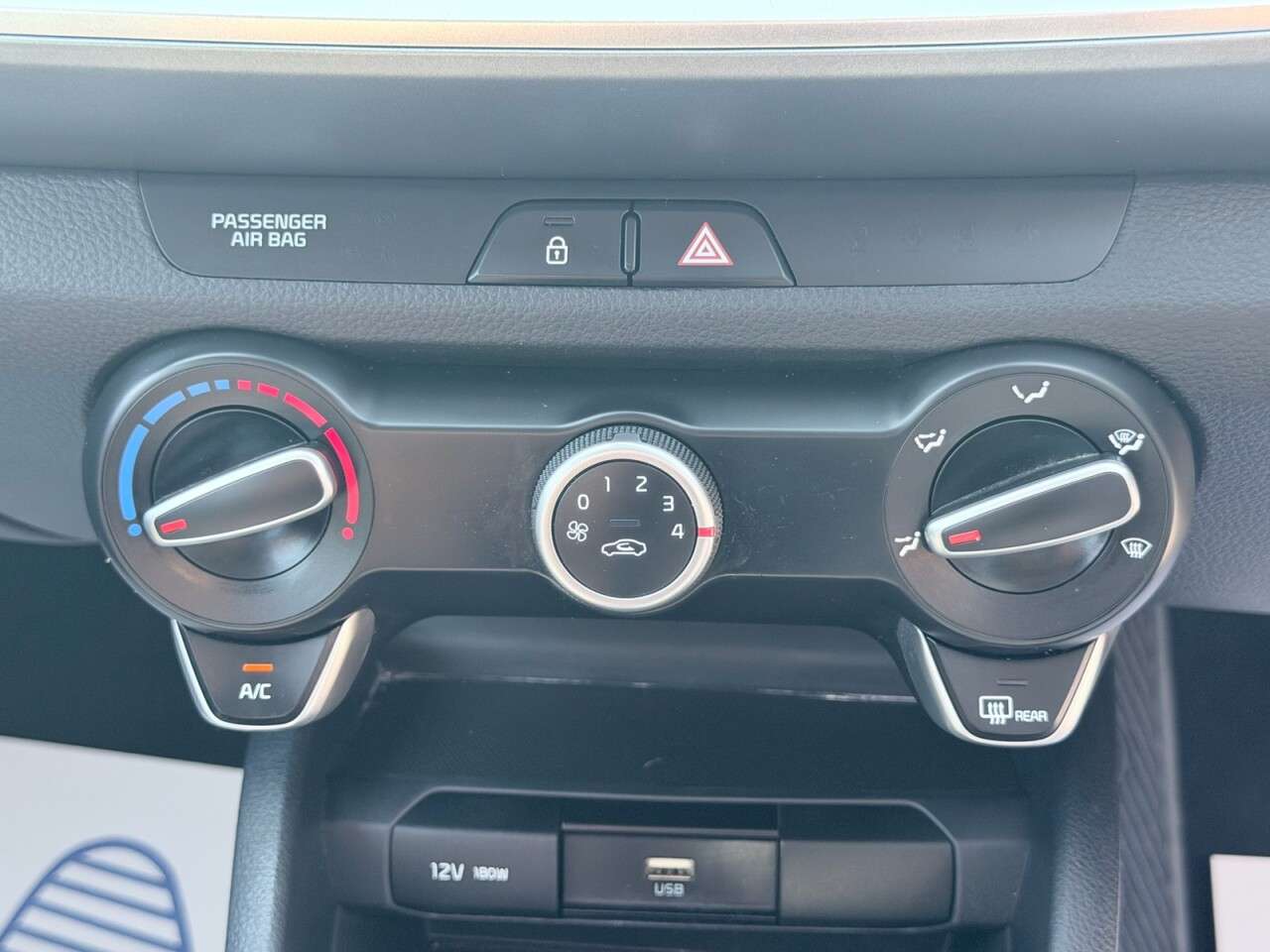 2023 KIA STONIC 2023 KIA STONIC