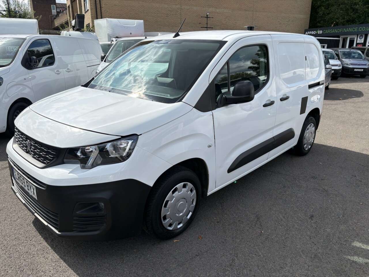 A 2019 PEUGEOT PARTNER White 1.5 BlueHDi 650 Professional SWB Van, 69,000 miles, Euro 6, 6-Speed m A 2019 PEUGEOT PARTNER White 1.5 BlueHDi 650 Professional SWB Van, 69,000 miles, Euro 6, 6-Speed m