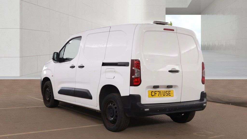 A 2022 PEUGEOT PARTNER White 1.5 BlueHDi Professional Premium SWB Van, 29,999 miles, Euro 6, 5-Spe A 2022 PEUGEOT PARTNER White 1.5 BlueHDi Professional Premium SWB Van, 29,999 miles, Euro 6, 5-Spe