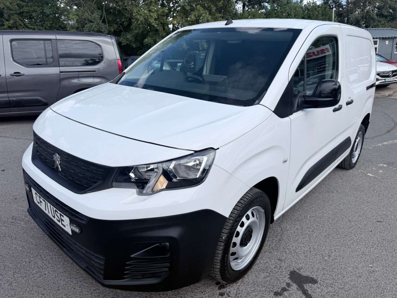A 2022 PEUGEOT PARTNER White 1.5 BlueHDi Professional Premium SWB Van, 29,999 miles, Euro 6, 5-Spe A 2022 PEUGEOT PARTNER White 1.5 BlueHDi Professional Premium SWB Van, 29,999 miles, Euro 6, 5-Spe