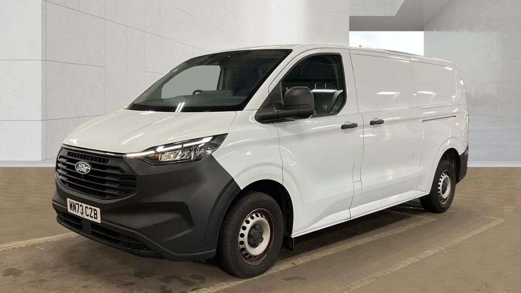 A 2023 FORD TRANSIT CUSTOM White 2.0 320 EcoBlue Leader L2 H1 Van, 13,100 miles, Euro 6, 6-speed manua A 2023 FORD TRANSIT CUSTOM White 2.0 320 EcoBlue Leader L2 H1 Van, 13,100 miles, Euro 6, 6-speed manua