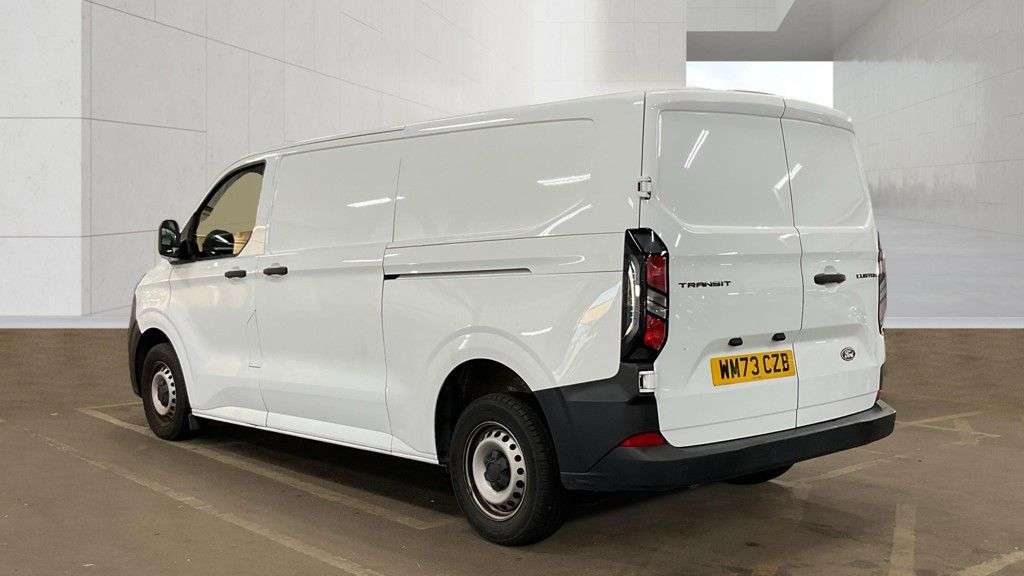 A 2023 FORD TRANSIT CUSTOM White 2.0 320 EcoBlue Leader L2 H1 Van, 13,100 miles, Euro 6, 6-speed manua A 2023 FORD TRANSIT CUSTOM White 2.0 320 EcoBlue Leader L2 H1 Van, 13,100 miles, Euro 6, 6-speed manua