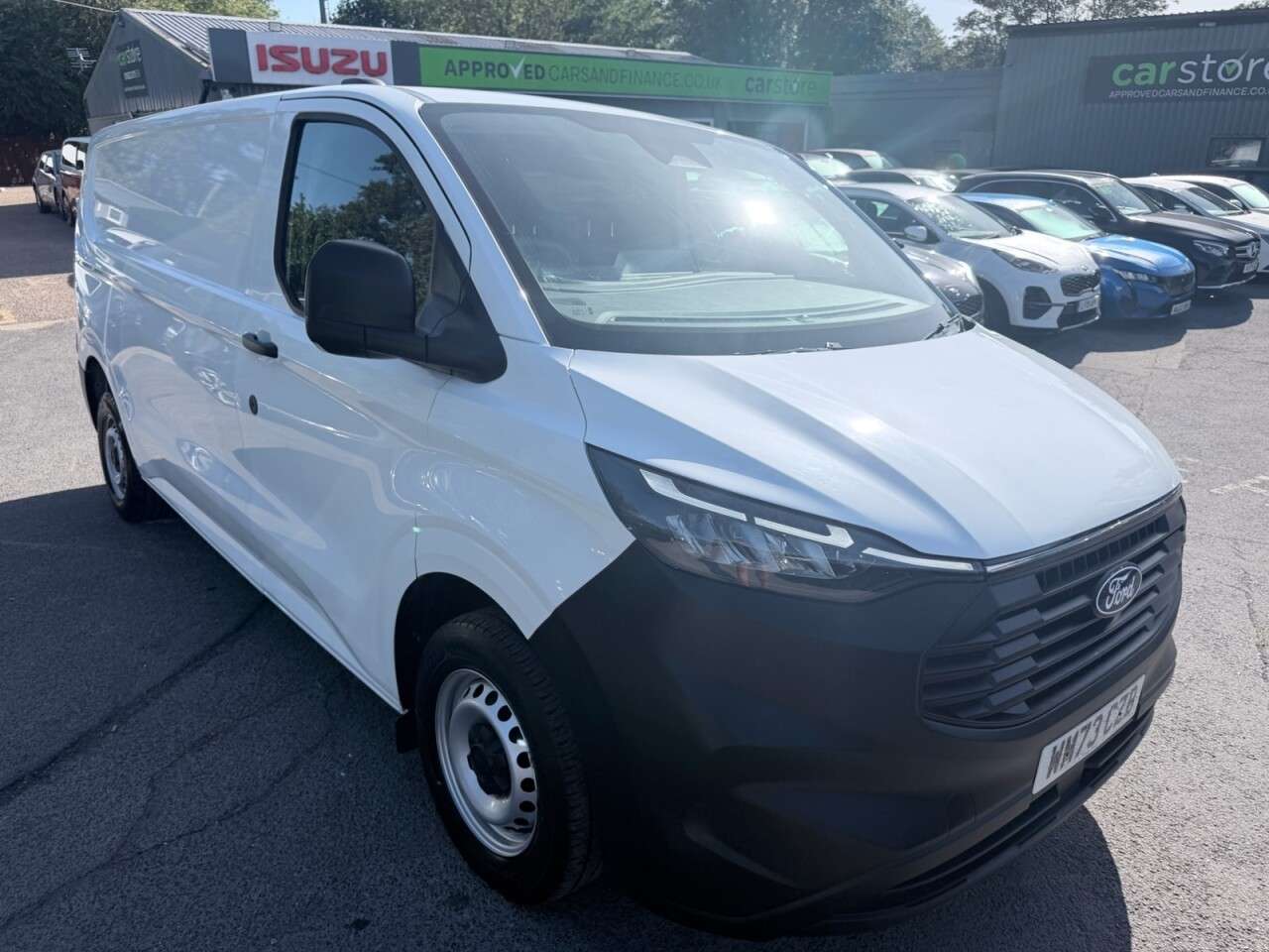 A 2023 FORD TRANSIT CUSTOM White 2.0 320 EcoBlue Leader L2 H1 Van, 13,100 miles, Euro 6, 6-speed manua A 2023 FORD TRANSIT CUSTOM White 2.0 320 EcoBlue Leader L2 H1 Van, 13,100 miles, Euro 6, 6-speed manua