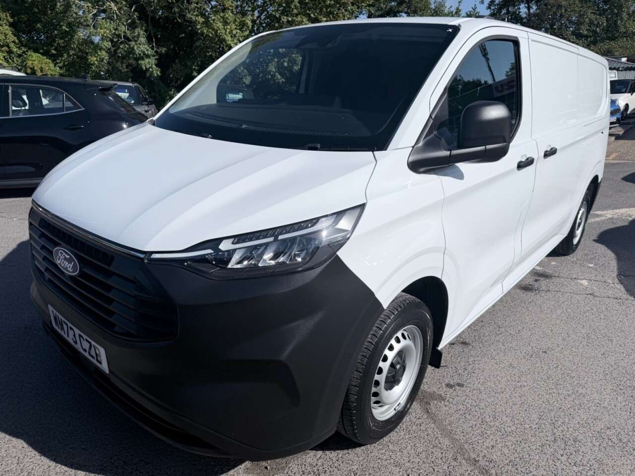 A 2023 FORD TRANSIT CUSTOM White 2.0 320 EcoBlue Leader L2 H1 Van, 13,100 miles, Euro 6, 6-speed manua A 2023 FORD TRANSIT CUSTOM White 2.0 320 EcoBlue Leader L2 H1 Van, 13,100 miles, Euro 6, 6-speed manua