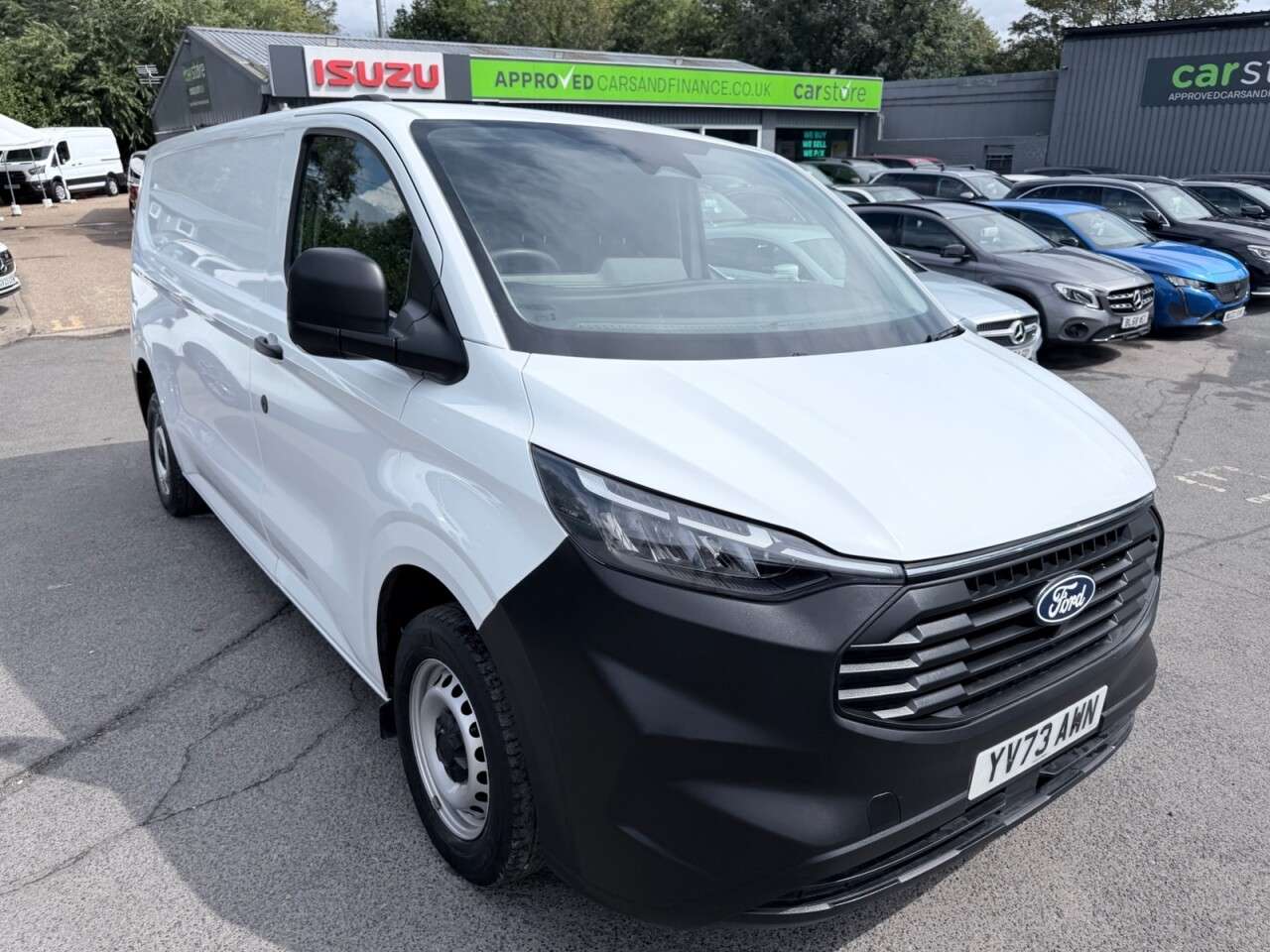 A 2024 FORD TRANSIT CUSTOM White 2.0 320 EcoBlue Leader L2 H1 Van, 42,960 miles, Euro 6, 6-speed manua A 2024 FORD TRANSIT CUSTOM White 2.0 320 EcoBlue Leader L2 H1 Van, 42,960 miles, Euro 6, 6-speed manua