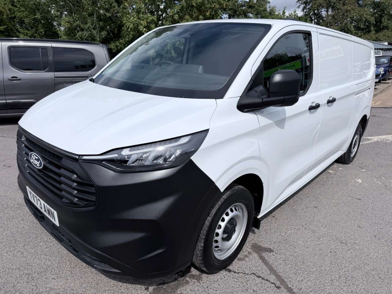 A 2024 FORD TRANSIT CUSTOM White 2.0 320 EcoBlue Leader L2 H1 Van, 42,960 miles, Euro 6, 6-speed manua A 2024 FORD TRANSIT CUSTOM White 2.0 320 EcoBlue Leader L2 H1 Van, 42,960 miles, Euro 6, 6-speed manua