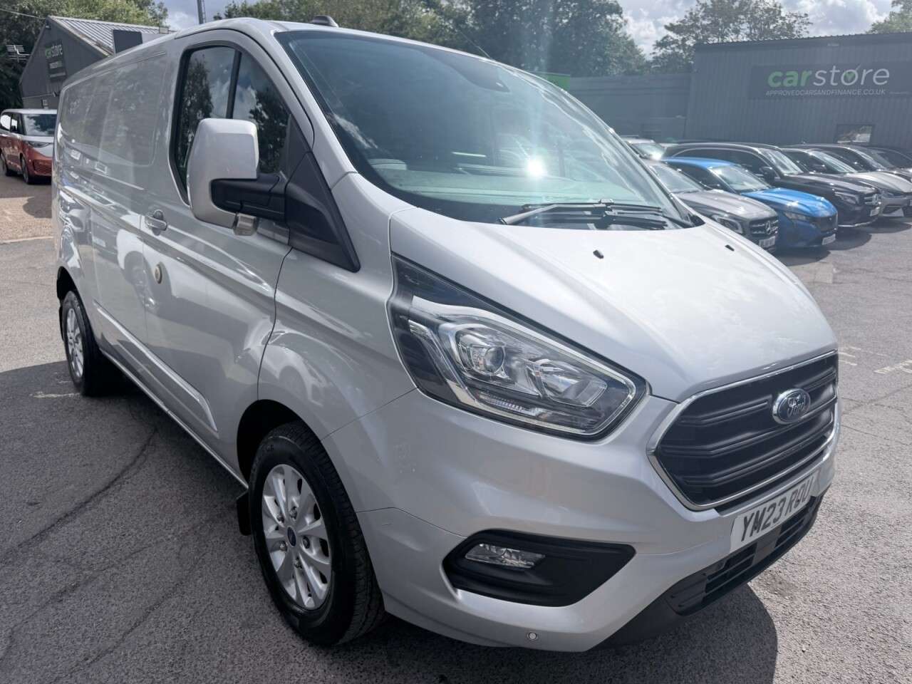 A 2023 FORD TRANSIT CUSTOM Silver 2.0 280 EcoBlue Limited L1 H1 Van, 47,650 miles, Euro 6, 6-Speed man A 2023 FORD TRANSIT CUSTOM Silver 2.0 280 EcoBlue Limited L1 H1 Van, 47,650 miles, Euro 6, 6-Speed man