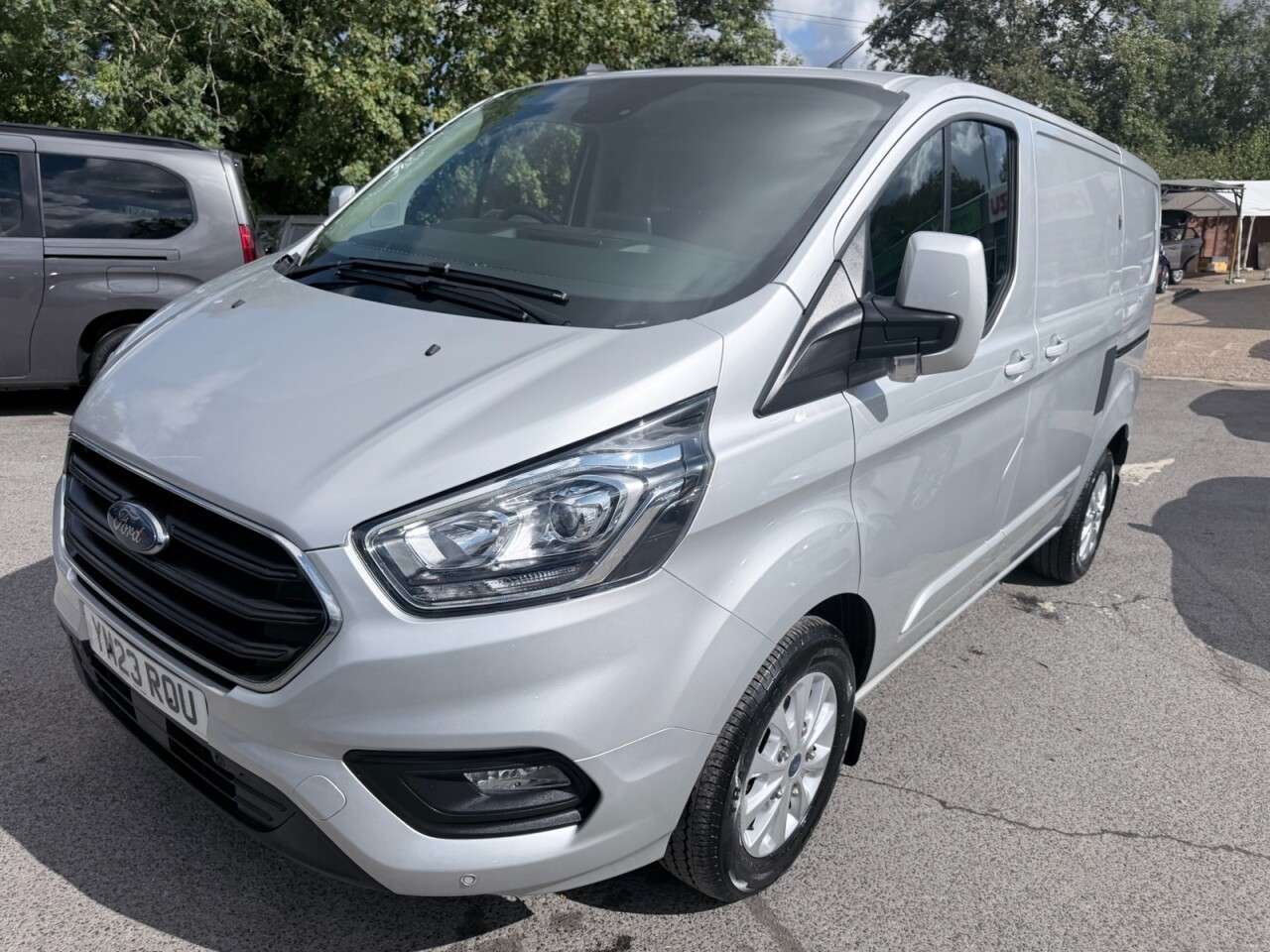 A 2023 FORD TRANSIT CUSTOM Silver 2.0 280 EcoBlue Limited L1 H1 Van, 47,650 miles, Euro 6, 6-Speed man A 2023 FORD TRANSIT CUSTOM Silver 2.0 280 EcoBlue Limited L1 H1 Van, 47,650 miles, Euro 6, 6-Speed man