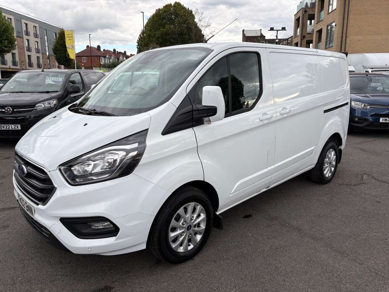 A 2022 FORD TRANSIT CUSTOM White 2.0 280 EcoBlue Limited L1 H1 Van, 51,046 miles, Euro 6, 6-Speed manu A 2022 FORD TRANSIT CUSTOM White 2.0 280 EcoBlue Limited L1 H1 Van, 51,046 miles, Euro 6, 6-Speed manu