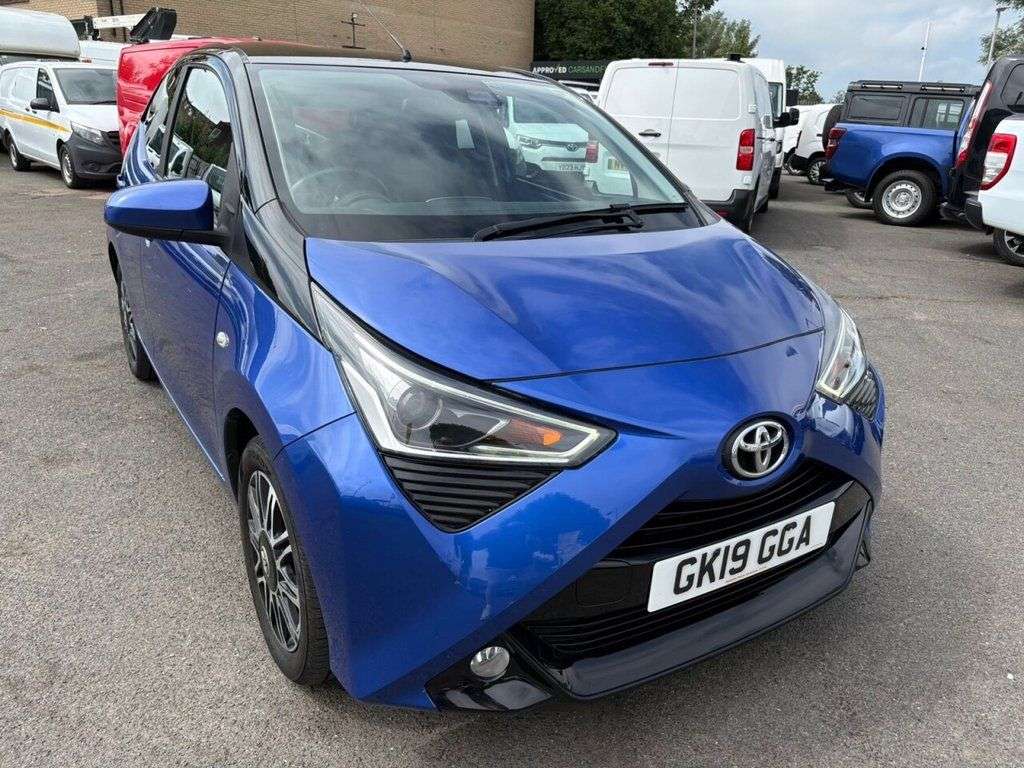 A 2019 TOYOTA AYGO Metallic blue 1.0 VVT-i x-clusiv, Full Main dealer history, Euro 6, Rear ca A 2019 TOYOTA AYGO Metallic blue 1.0 VVT-i x-clusiv, Full Main dealer history, Euro 6, Rear ca