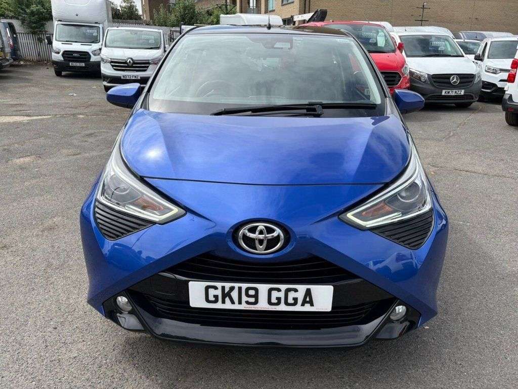 A 2019 TOYOTA AYGO Metallic blue 1.0 VVT-i x-clusiv, Full Main dealer history, Euro 6, Rear ca A 2019 TOYOTA AYGO Metallic blue 1.0 VVT-i x-clusiv, Full Main dealer history, Euro 6, Rear ca