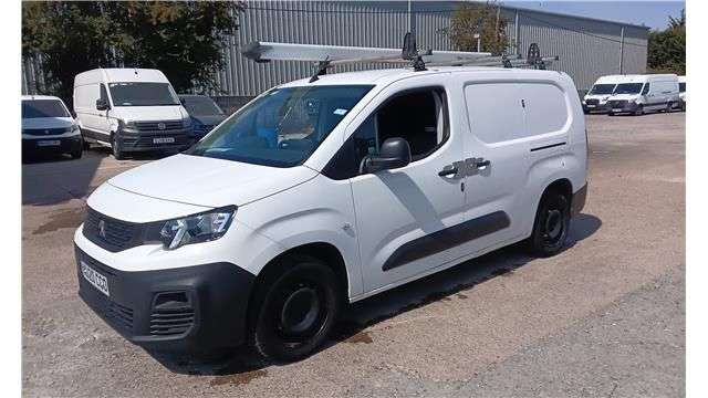A 2020 PEUGEOT PARTNER White 1.5 BlueHDi 950 Professional LWB Van, 30,400 miles, Euro 6, 5-Speed m A 2020 PEUGEOT PARTNER White 1.5 BlueHDi 950 Professional LWB Van, 30,400 miles, Euro 6, 5-Speed m