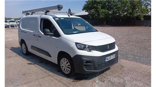A 2020 PEUGEOT PARTNER White 1.5 BlueHDi 950 Professional LWB Van, 30,400 miles, Euro 6, 5-Speed m A 2020 PEUGEOT PARTNER White 1.5 BlueHDi 950 Professional LWB Van, 30,400 miles, Euro 6, 5-Speed m
