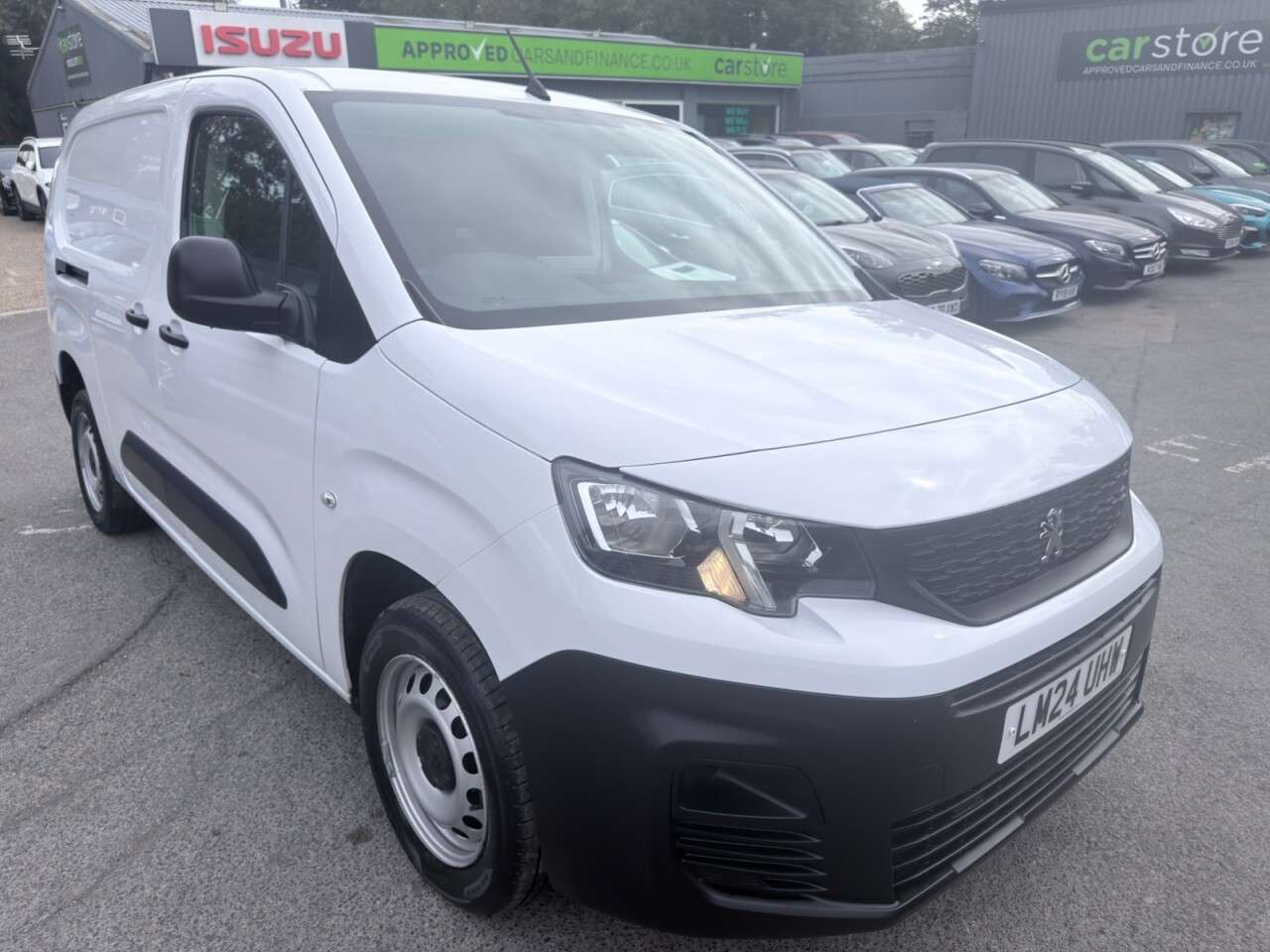 A 2024 PEUGEOT PARTNER White 1.5 BlueHDi 950 Professional Premium+ LWB Van, 29,400 miles, Euro 6, A 2024 PEUGEOT PARTNER White 1.5 BlueHDi 950 Professional Premium+ LWB Van, 29,400 miles, Euro 6,