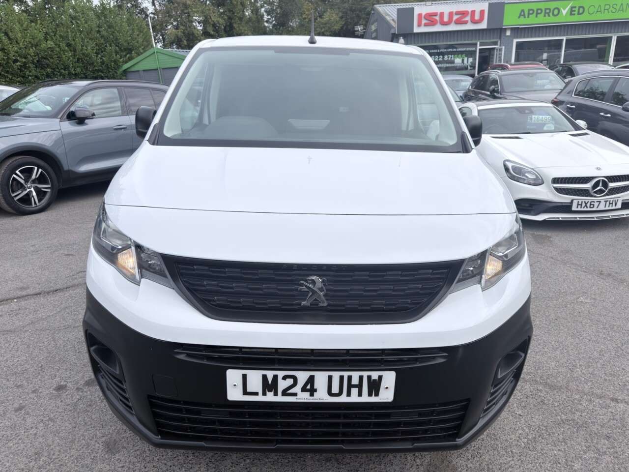 A 2024 PEUGEOT PARTNER White 1.5 BlueHDi 950 Professional Premium+ LWB Van, 29,400 miles, Euro 6, A 2024 PEUGEOT PARTNER White 1.5 BlueHDi 950 Professional Premium+ LWB Van, 29,400 miles, Euro 6,
