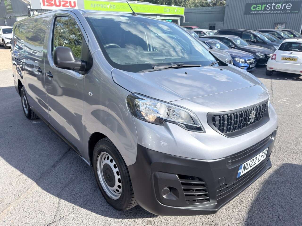 A 2022 PEUGEOT EXPERT Grey 1.5 BlueHDi 1000 Professional Premium LWB Van, 43,500 miles, Euro 6, 6 A 2022 PEUGEOT EXPERT Grey 1.5 BlueHDi 1000 Professional Premium LWB Van, 43,500 miles, Euro 6, 6